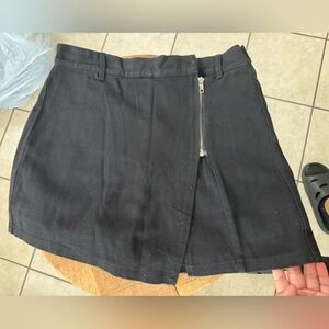 Cloud Ten Black Skort Size M.